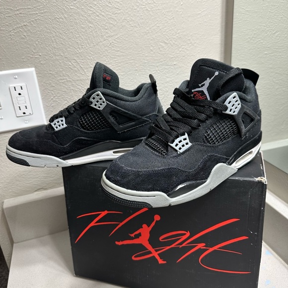 AIR JORDAN 4 RETRO SE - Picture 3 of 7